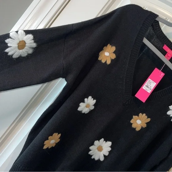 Lilly Pulitzer Black V-Neck Sweater with Daisy Embroidery - Picture 4 of 5